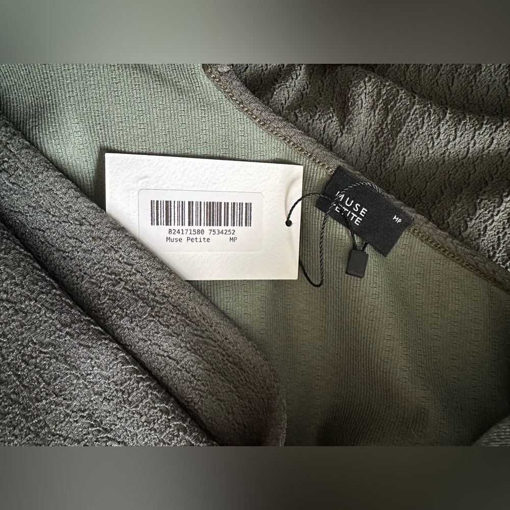 Muse Petite textured sage green Tania Faux Wrap Dress. NWT. - Picture 3 of 3